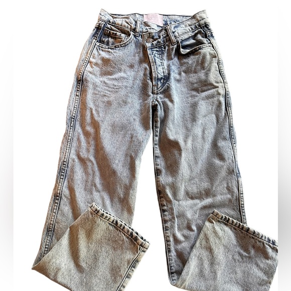 Revice size 25 crossover/asymmetrical waist denim jeans. Button fly, acid wash. - Picture 5 of 14